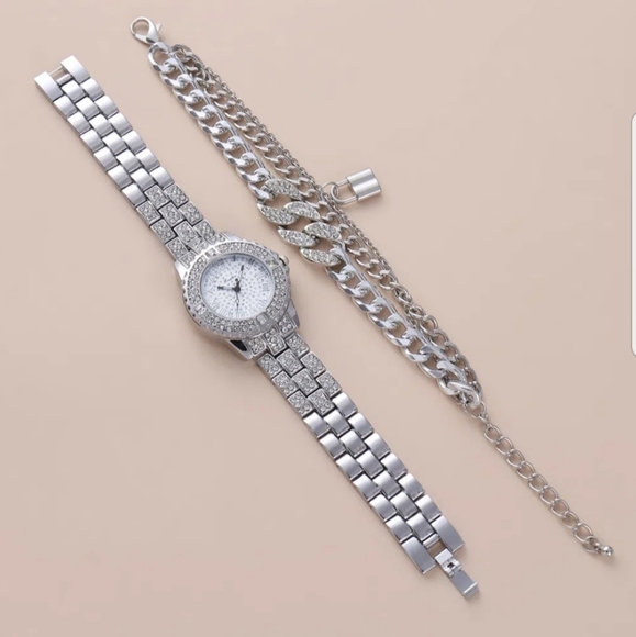 🎀NEW Round Luxury Women Watch Crystal Rhinestone. Golden. 🌹 - Picture 3 of 4